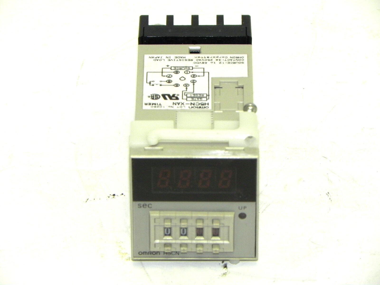 OMRON H5CN-XAN TIMER 12 TO 48VDC 3A 250VAC W/ P3G-08 SOCKET H5CNXAN