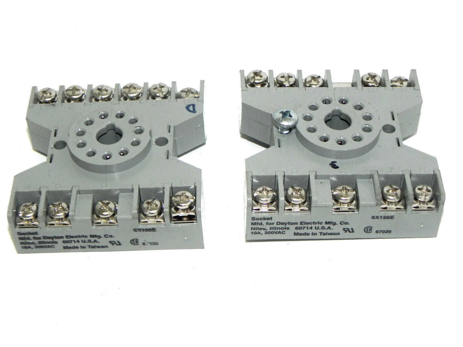 LOT OF 2 DAYTON 6X156E SOCKETS 10A, 300VAC