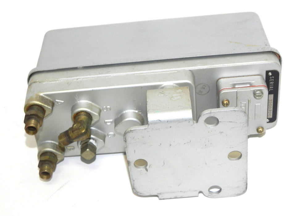 FOXBORO 557 SQUARE ROOT EXTRACTOR IN/OUT 3-15 PSI, 403 25FT 1A