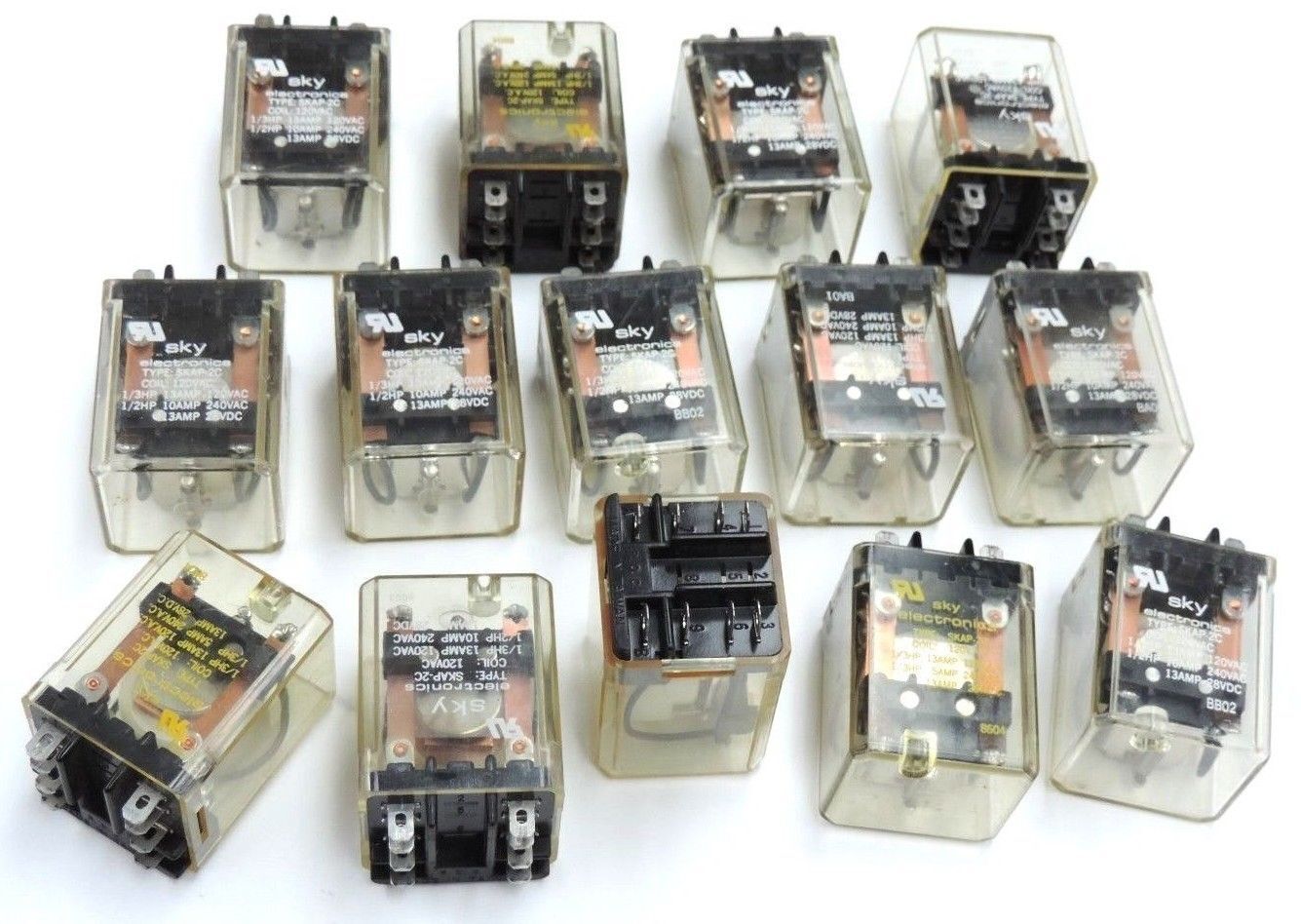 LOT OF 14 SKY SKAP-2C-120VAC POWER RELAYS PLUG IN 13A, 2POLE 120VAC SKAP2C120VAC
