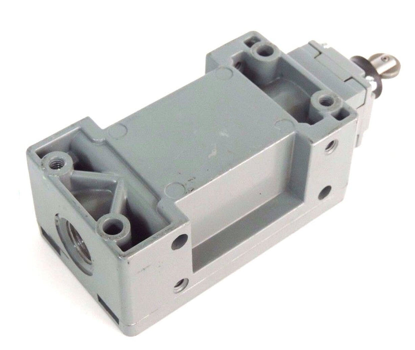 SQUARE D 9007-CR61C SER. A LIMIT SWITCH W/ 9007 CLASS SER. A HEAD, 9007CR61C