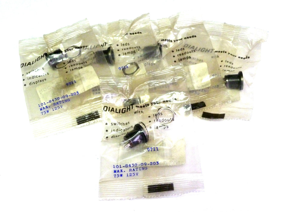 LOT OF 5 NEW DIALIGHT 101-8430-09-203 LAMP SOCKETS 75W, 125V, 101843009203