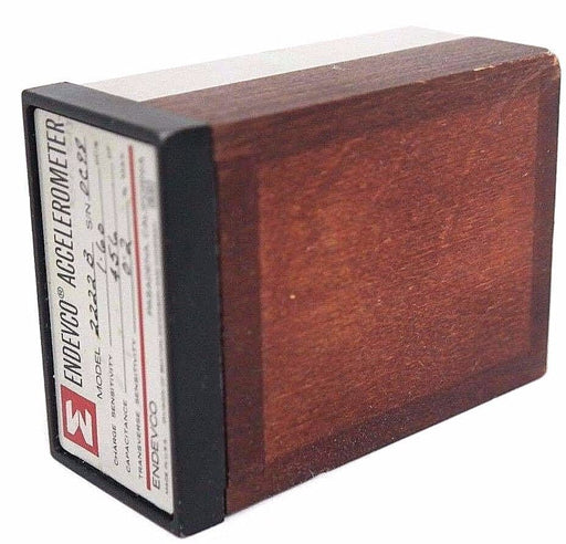 ENDEVCO ACCELEROMETER 2222B CHARGE SENSITIVITY: 1-60 CAPACITANCE: 456