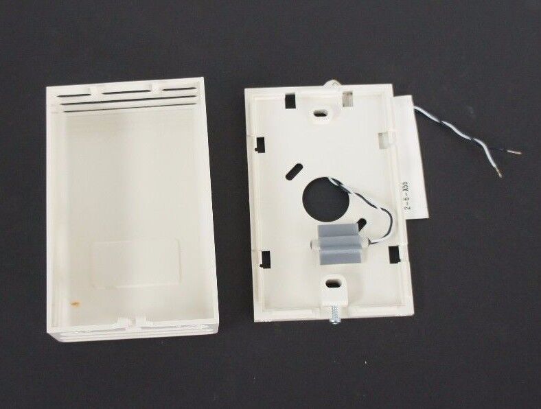 NEW HYCAL CT-801-B-(30/150F)-X2-X5 TRANSMITTER RANGE 30/150 DEG F, 226-0177