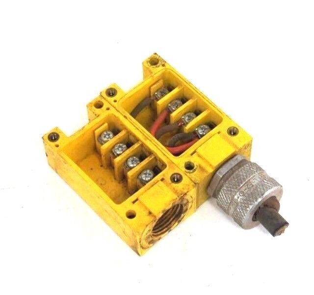 LOT OF 2 BANNER RWB4 MAXI-BEAM: WIRING BASE