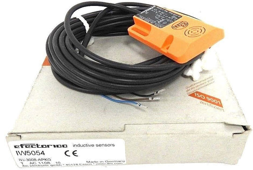 NIB IFM EFECTOR IW5054 PROXIMITY SWITCH INDUCTIVE IW-3008-APKG, 10-36 VDC