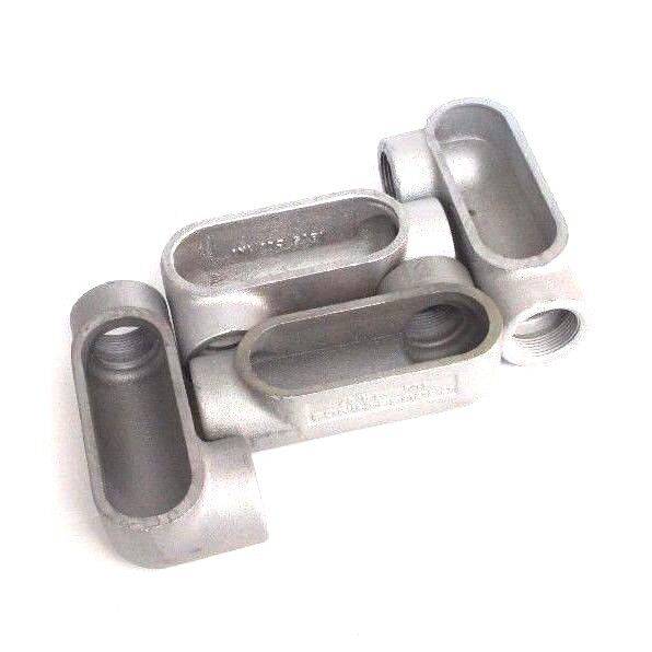 LOT OF 4 NEW COOPER CROUSE HINDS LR47 CONDUIT BODY OUTLET BOX FORM 7, 1-1/4"
