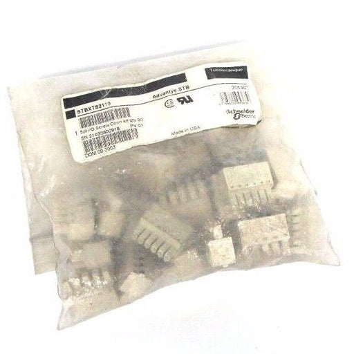 LOT OF 26 NEW TELEMECANIQUE STBXTS2110 5PT I/O SCREW CONNECTORS
