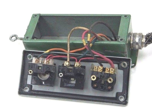 HOFFMAN E-3PB ENCLOSURE PENDANT STATION W/ ALLEN BRADLEY 800T-A SER. T & CABLE