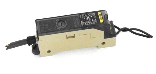 OMRON E3C-JC4P PHOTOELECTRIC AMPLIFIER/ALARM 12-24VDC 2M CABLE E3CJC4P