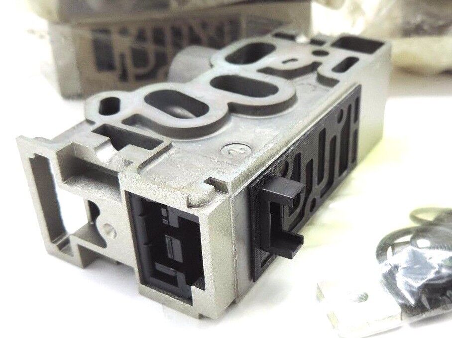 LOT OF 6 NEW SMC VVFS2000-20A-1 PNEUMATIC VALVE MANIFOLDS W/ HARDWARE VVFS200020