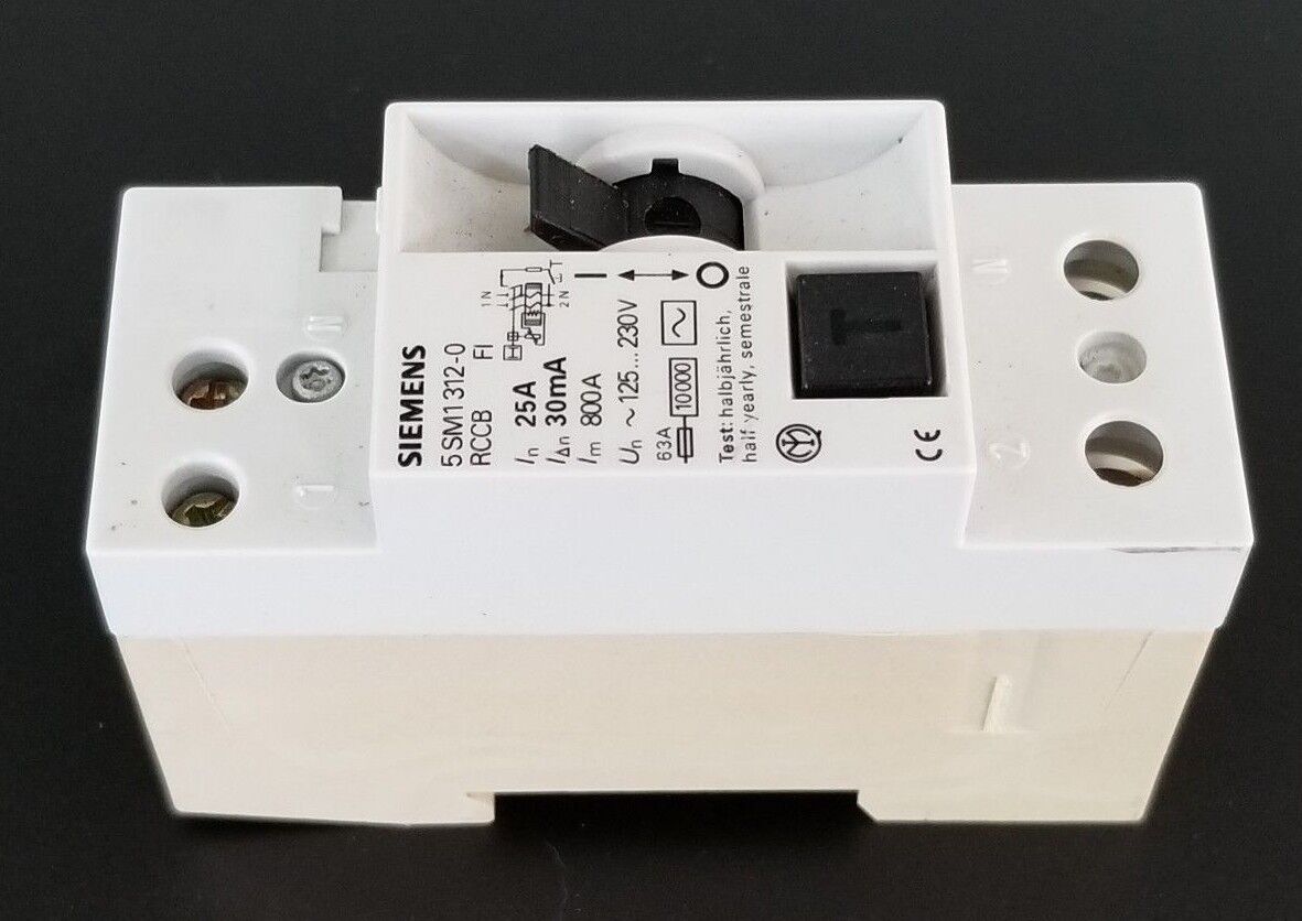 SIEMENS 5SM1312-0 CIRCUIT BREAKER 125-230V, 2P, 25A, 5SM13120