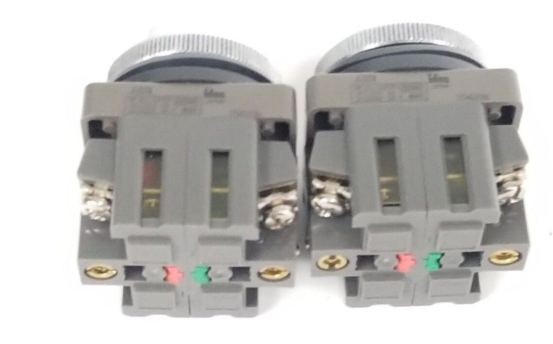LOT OF 2 IDEC IZUMI 41-10650 PUSH BUTTONS ABN-15420N , AC125V 5A, AC300V 3A