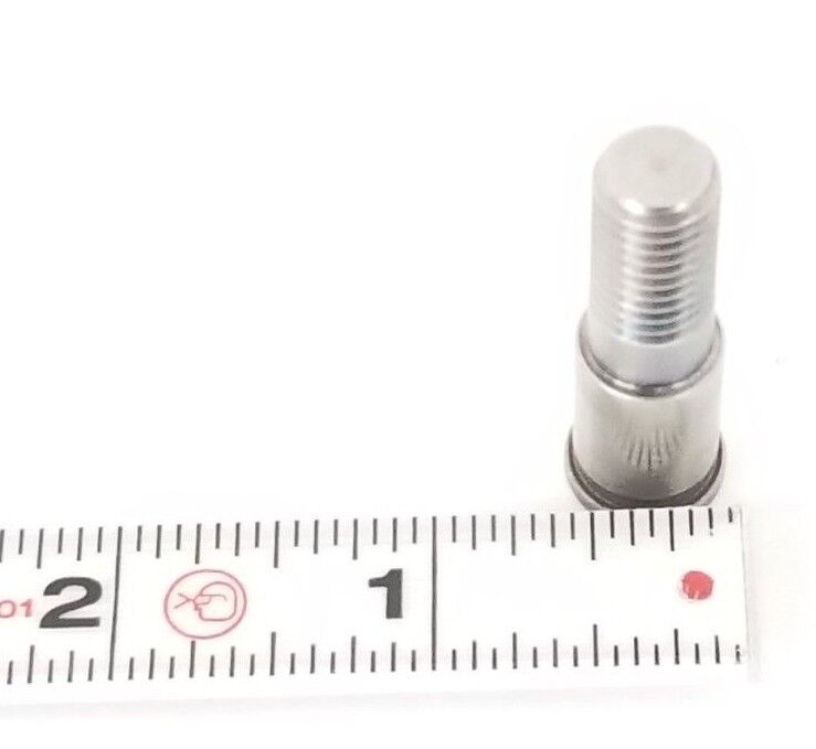 LOT OF 4 NEW GM / KRONES 13123744 BRACKET PIN BOLTS 8-070-26-0097