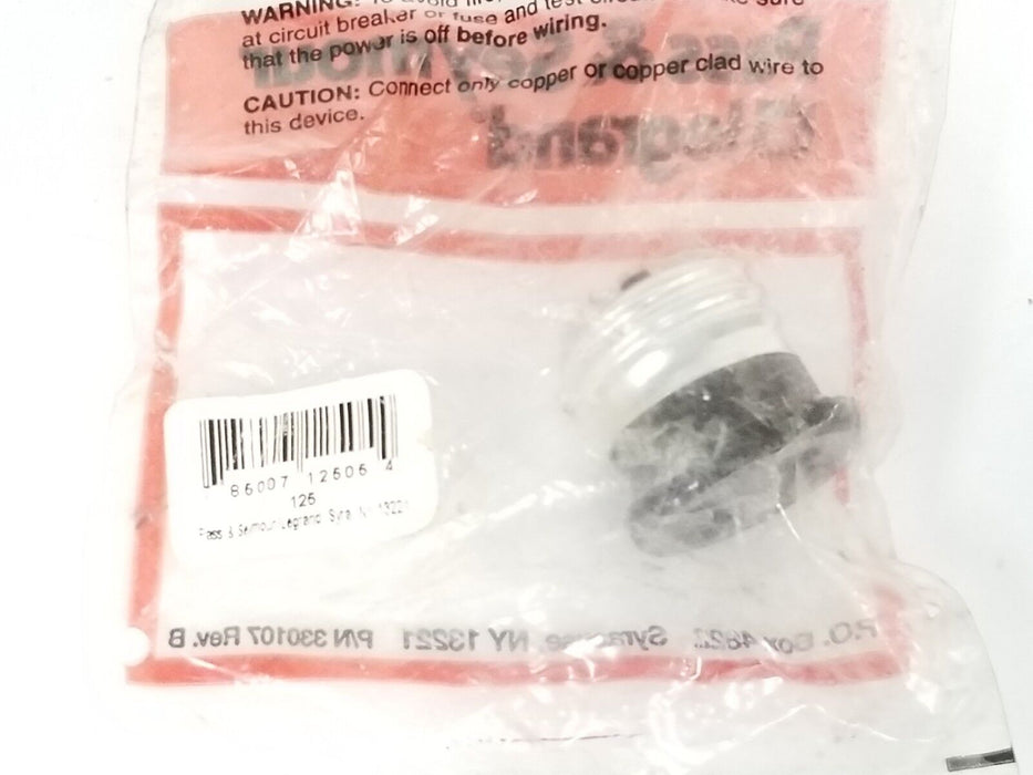 NEW PASS & SEYMOUR 125 LAMPHOLDER TO OUTLET ADAPTOR