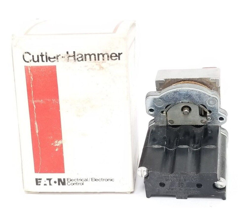 NIB EATON CUTLER-HAMMER E30DK COMPACT PUSHBUTTON OPERATOR W/IND. LIGHT