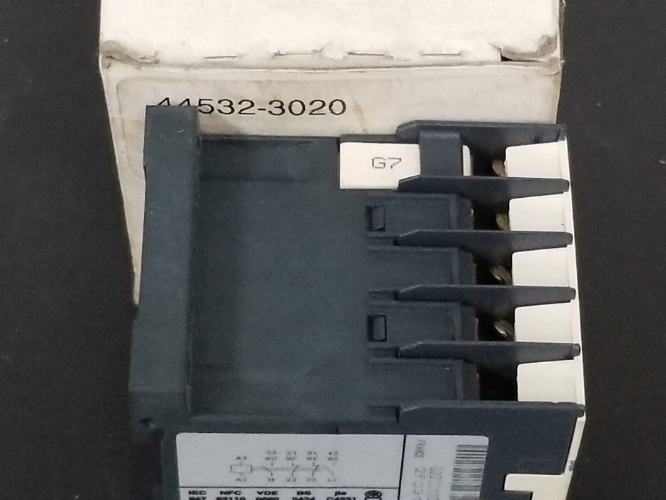 NIB OMRON STI 44532-3020 FGR22 110VAC 2NO + 2NC, 445323020