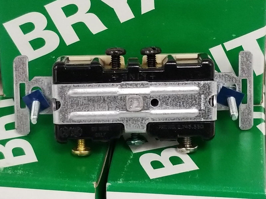 LOT OF 3 NIB HUBBELL / BRYANT 6405I RECEPTACLE COMBINATION DEVICES 15A 120VAC