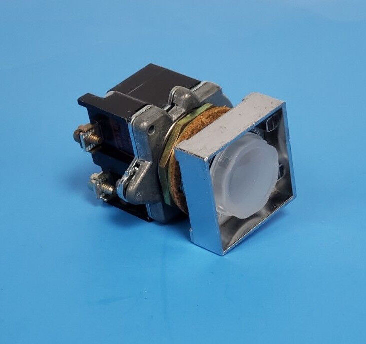 NIB CUTLER-HAMMER E30BA COMPACT PUSHBUTTON INDICATING LIGHT 120V, 60/50HZ