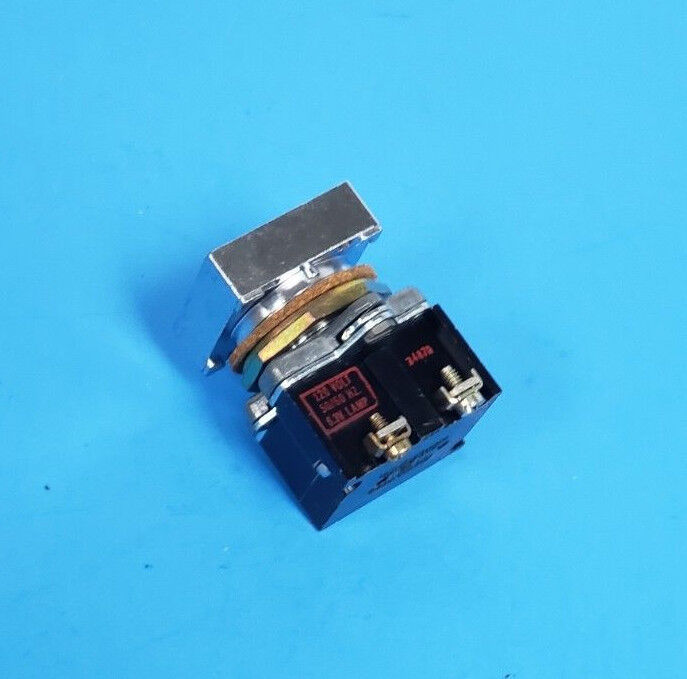 NIB CUTLER-HAMMER E30BA COMPACT PUSHBUTTON INDICATING LIGHT 120V, 60/50HZ