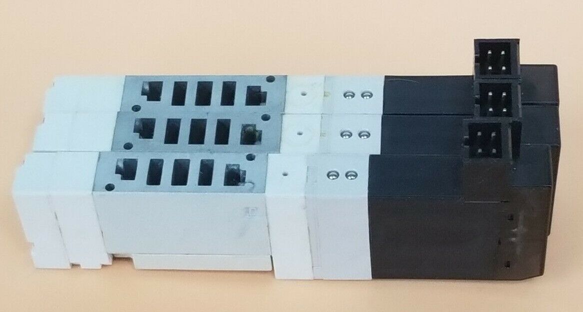 LOT OF 3 KOGANEI F10T1-CPL3 SOLENOID VALVE DC24V, 0.2~0.7MPa, F10T1CPL3