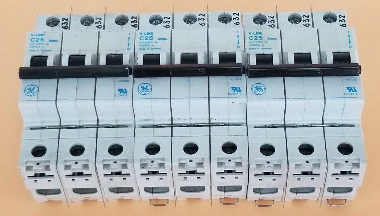 LOT OF 3 GENERAL ELECTRIC V07325 CIRCUIT BREAKERS 277/480V 25A V-LINE C25
