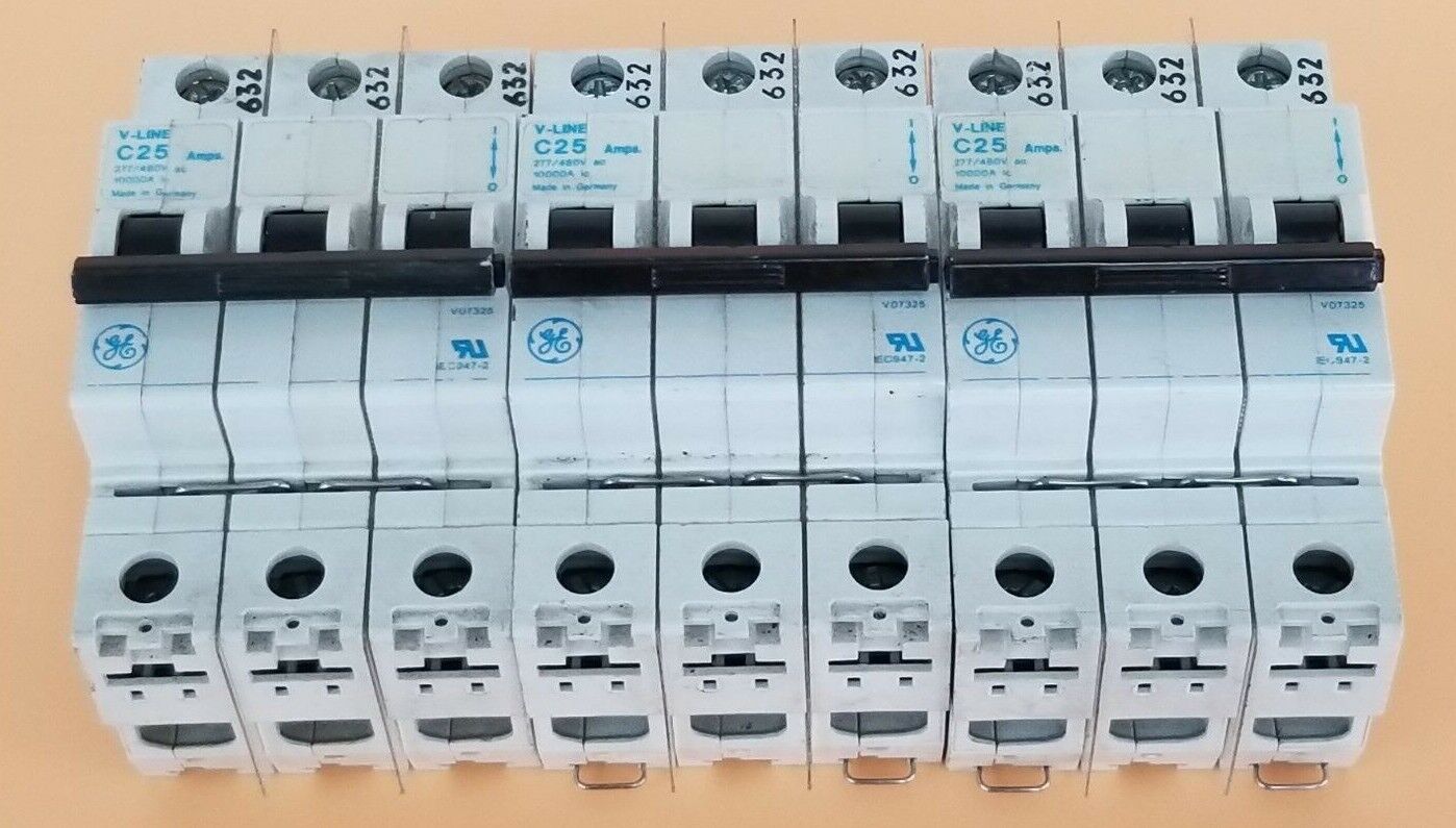LOT OF 3 GENERAL ELECTRIC V07325 CIRCUIT BREAKERS 277/480V 25A V-LINE C25