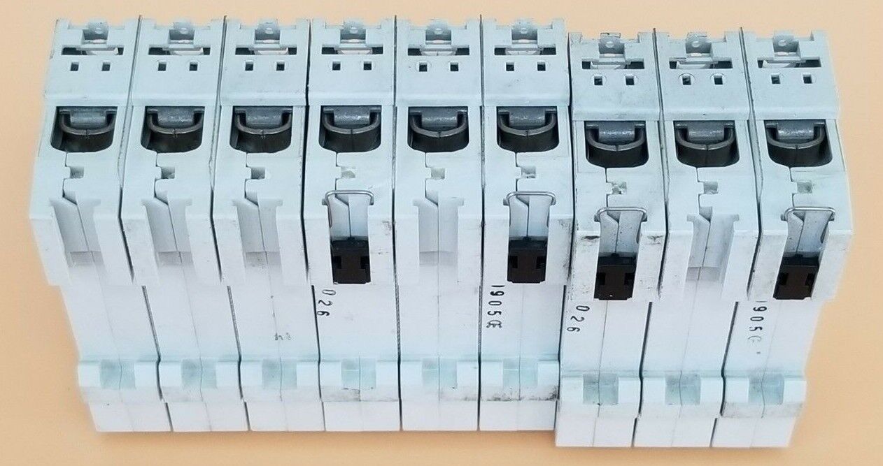 LOT OF 3 GENERAL ELECTRIC V07325 CIRCUIT BREAKERS 277/480V 25A V-LINE C25