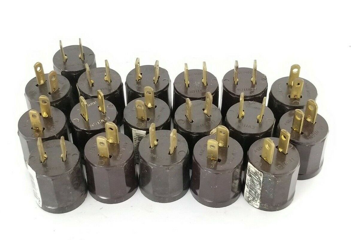 LOT OF 18 LEVITON 002-61 SOCKET / OUTLET PLUG-IN ADAPTERS 002-00061 002/630-61
