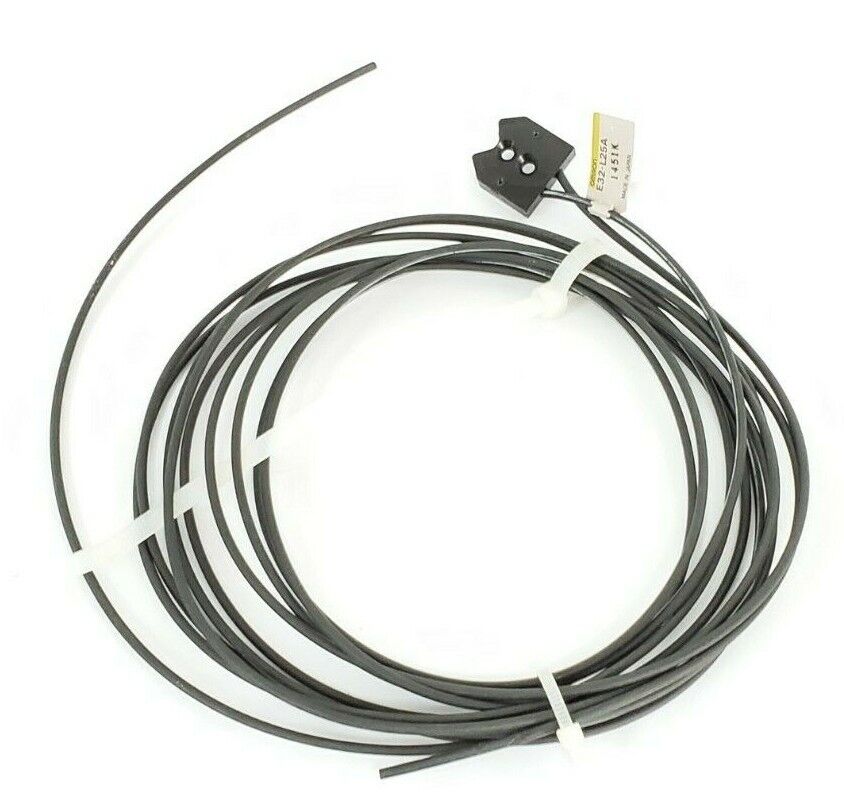 NEW OMRON E32-L25A EDGE SENS RT ANGL MOUNT, E32L25A