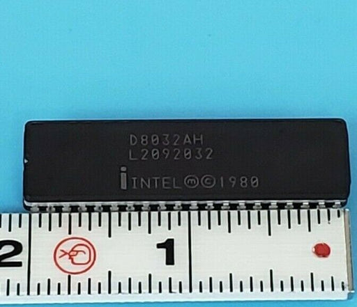 INTEL D8032AH MICROCOMPUTER IC L2092032 8-BIT HMOS CDIP40