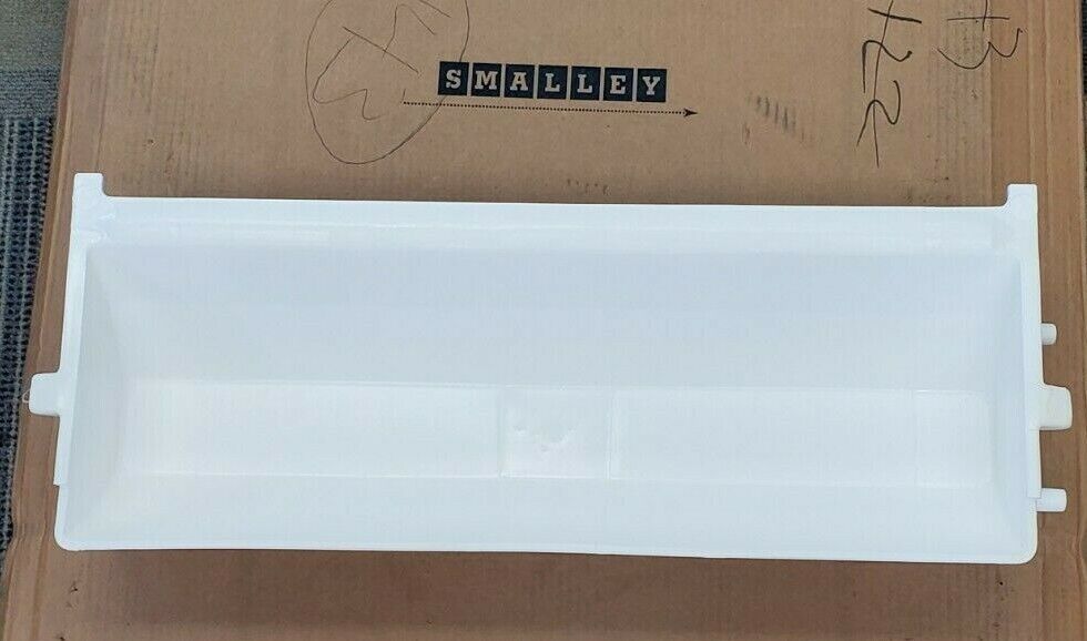 BOX OF 6 NEW SMALLEY MANUFACTURING 05-0007 IP-24 / HDPE CONVEYOR CONTAINERS