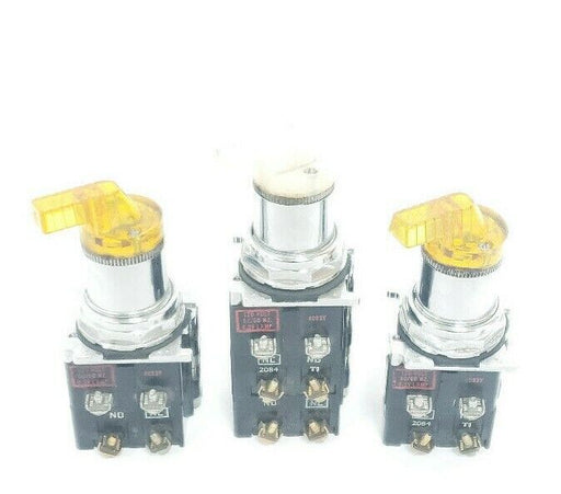 LOT OF 3 CUTLER-HAMMER 2-POS. SELECTOR SWITCHES W/ 120V 50/60HZ COILS, 5.3V LAMP