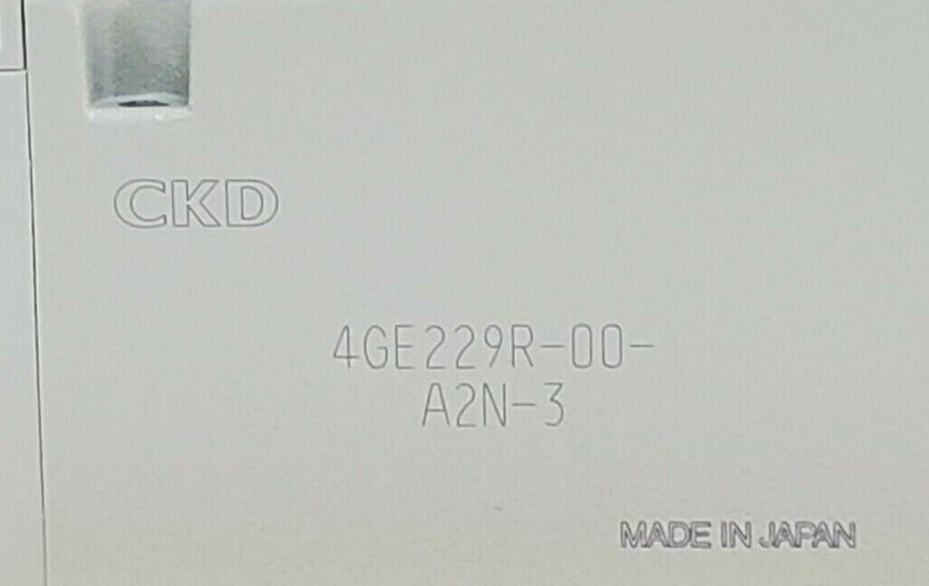 NIB CKD 4GE229R-00-A2N-3 SOLENOID VALVE 4GE229R00A2N, DC24V