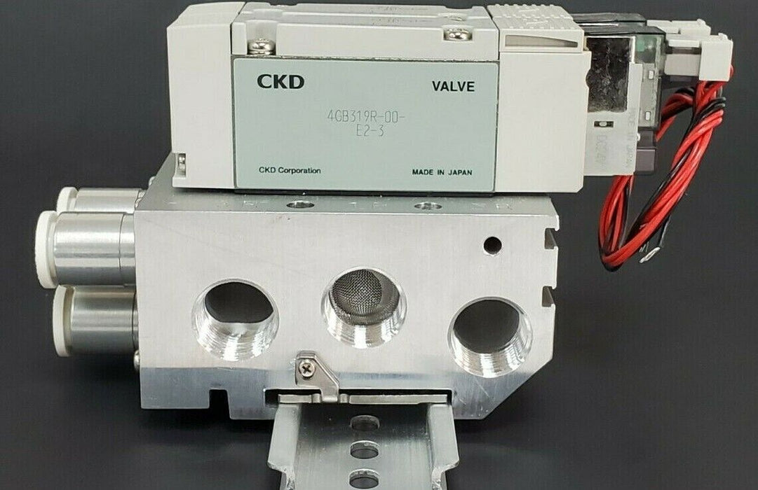 NIB CKD M4GB310R-C10-E2D-2-3 VALVE MANIFOLD ASSEMBLY DC24V M4GB310RC10E2D23