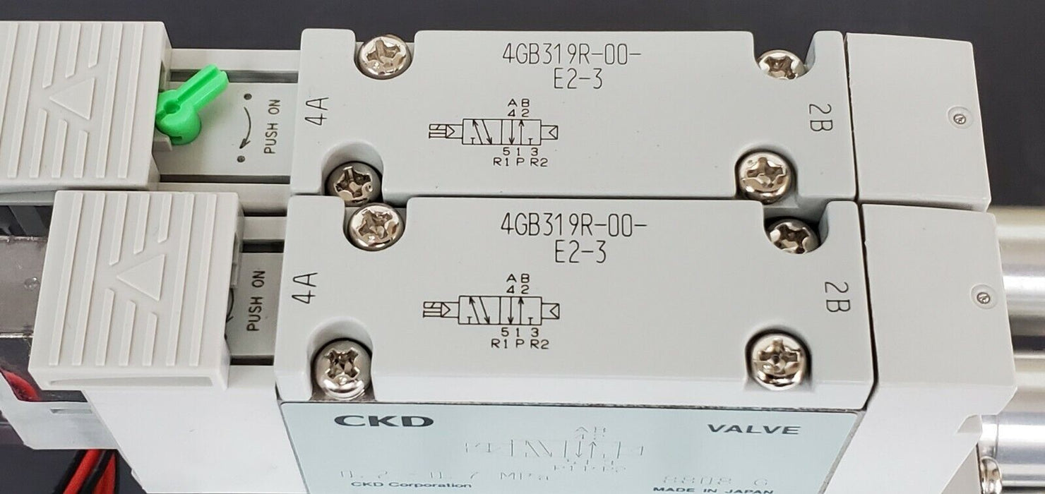NIB CKD M4GB310R-C10-E2D-2-3 VALVE MANIFOLD ASSEMBLY DC24V M4GB310RC10E2D23