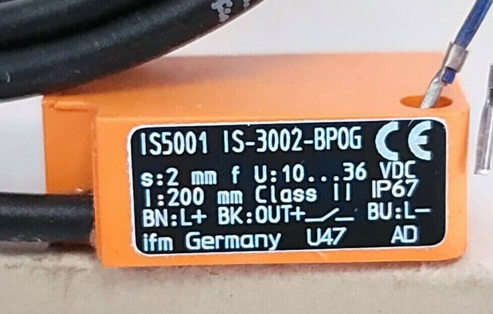 NIB IFM EFECTOR IS5001 PROXIMITY SWITCH IS-3002-BPOG 2MM RANGE 10-36VDC 2M