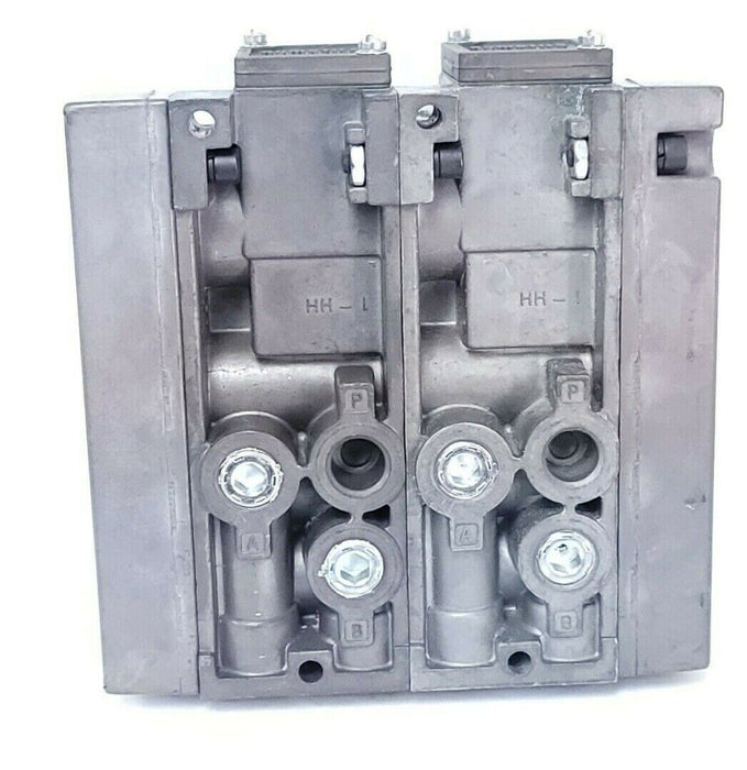 LOT OF 2 NUMATICS 153SA425K SOLENOID VALVES W/ HH-1FLEXIBLOKS 120V 50/60HZ