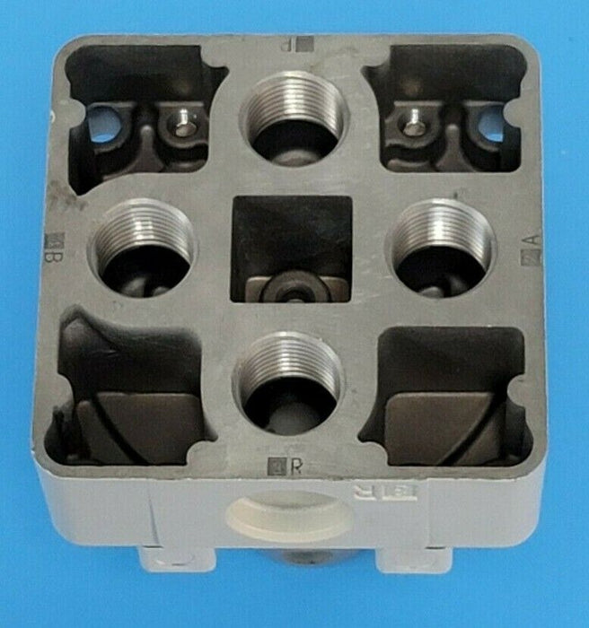 NEW SMC VH321-N03 HAND VALVE VH321N03 MAX. PRESS. 1.0MPa