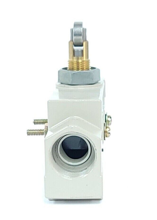 LOT OF 2 NEW OMRON ZE-Q22-2s LIMIT SWITCHES ZEQ222A