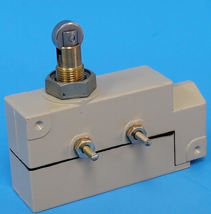 LOT OF 2 NEW OMRON ZE-Q22-2s LIMIT SWITCHES ZEQ222A
