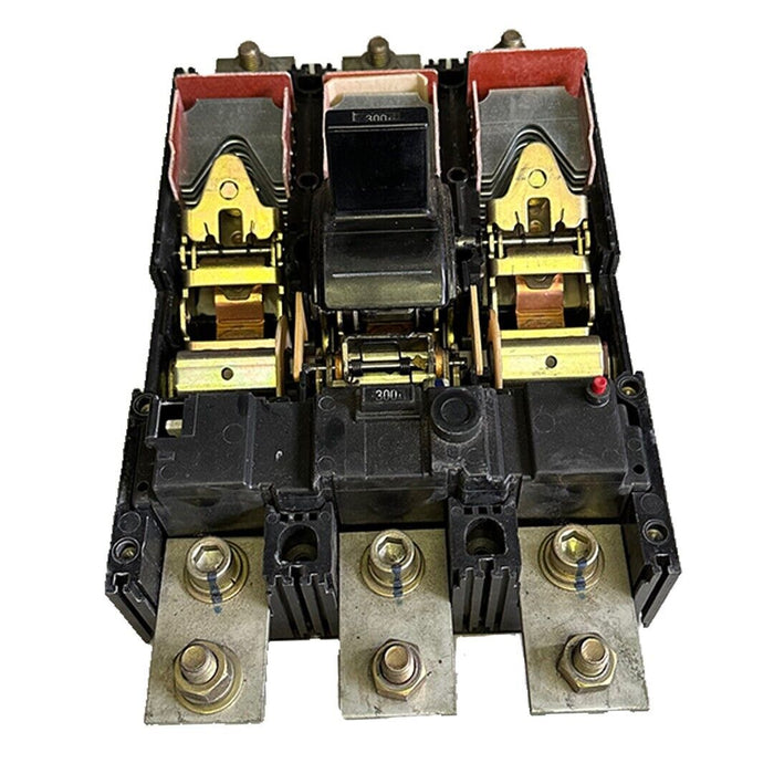 FUJI ELECTRIC SA403H FUJI AUTO BREAKER 3P 300A AC660V DC250V *MISSING HARDWARE