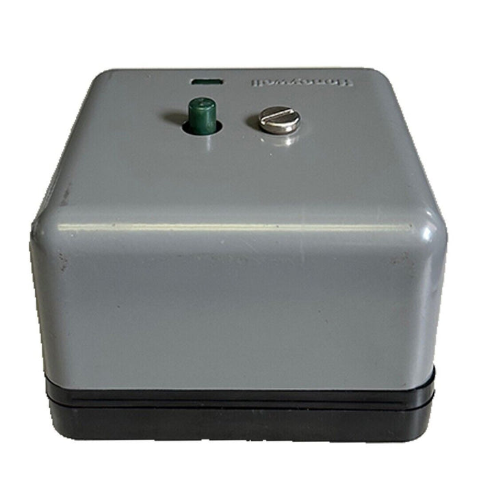 HONEYWELL RA890F 1288 / RA890F1288 FLAME SAFETY PROTECTORELAY CONTROL 120VAC