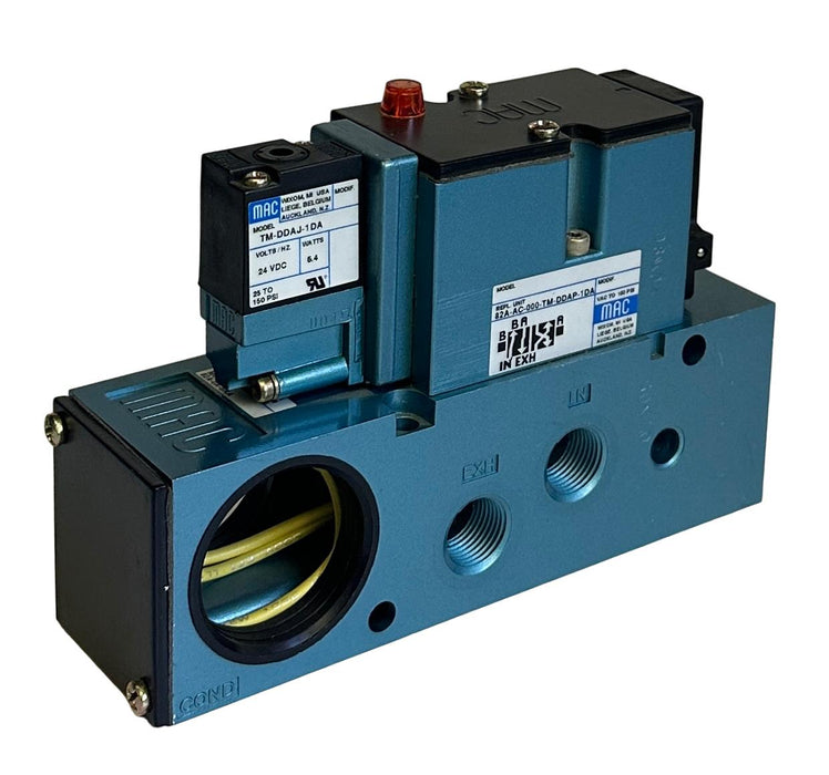 NEW MAC 82A-AC-000-TM-DDAP-1DA / 82A-0A-BKA SOLENOID VALVE AND BASE TM-DDAJ-1DA