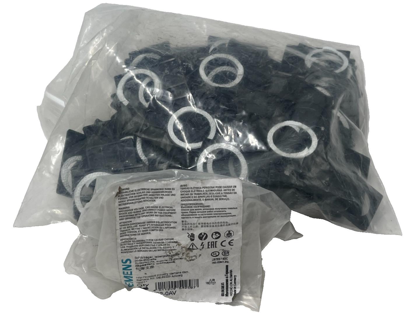 LOT OF 100 Siemens 3SB3922-0AV Label Holder Plastic for 3SB3 Pushbuttons NSNP