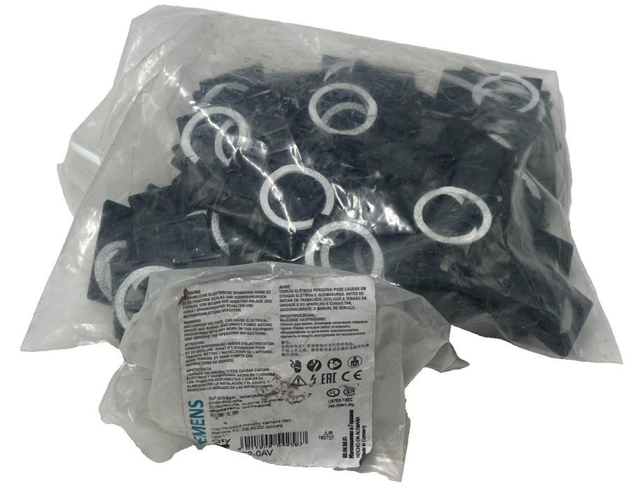 LOT OF 100 Siemens 3SB3922-0AV Label Holder Plastic for 3SB3 Pushbuttons NSNP