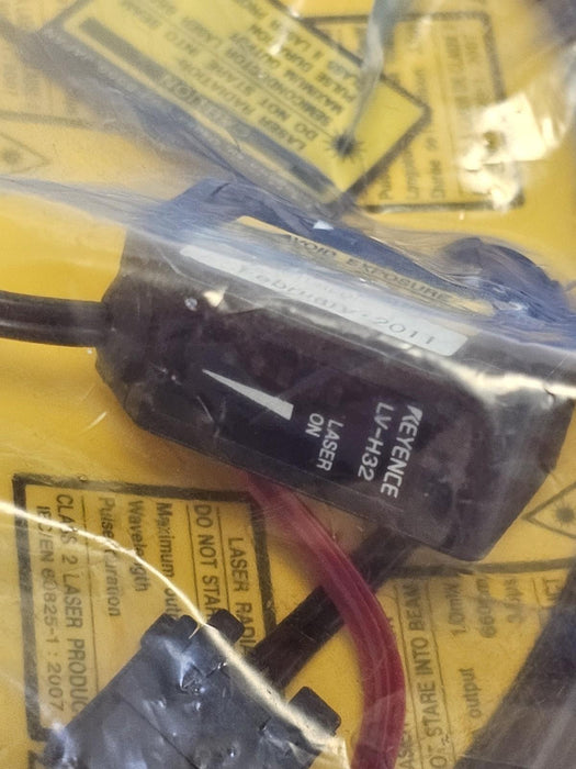 NEW KEYENCE LV-H32 PHOTOELECTRIC DIGITAL LASER SENSOR HEAD LVH32