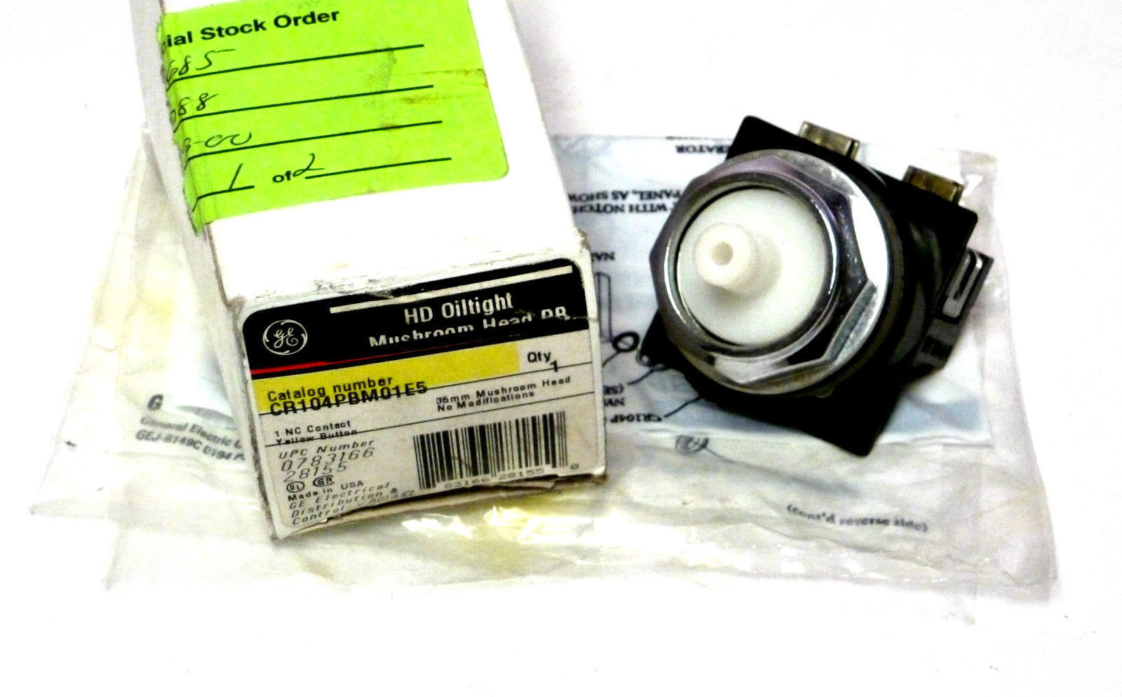 GE CR104PBM01E5 PUSHBUTTON MUSH 1-3/8IN DIA MOMT OPER W/1-NC NIB