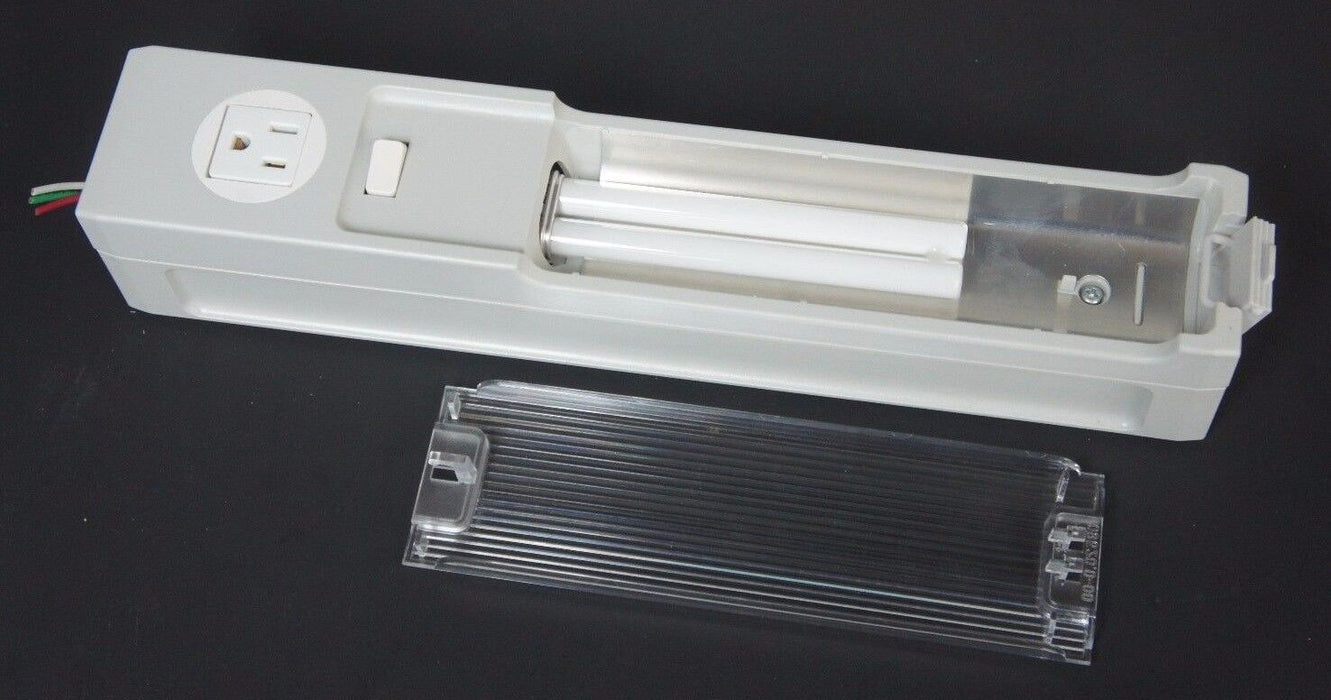 NEW WIEGMANN WKL025SWLT120 LIGHT,RECEPTACLE & COVER,120V, P/N: 02505.9-02