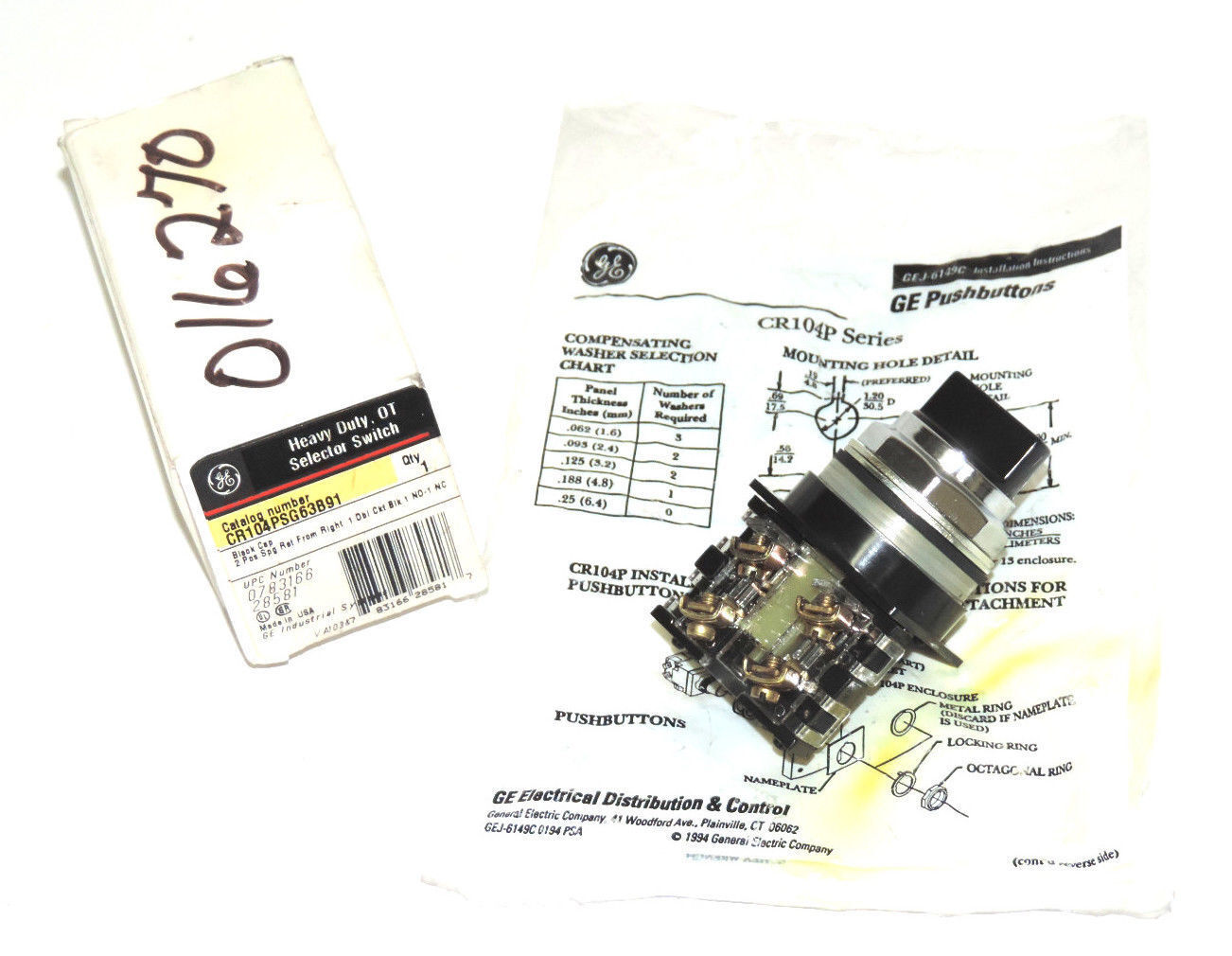 NIB GENERAL ELECTRIC CR104P SERIES SELECTOR SWITCH CR104PSG63B91 10 AMP, 2 POS.